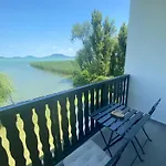 Holiday home Balaton A Kertben - Balaton In The Garden - Beachfront With Beautiful View, Private Balatonfenyves