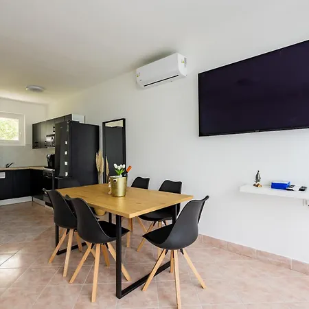 Balaton A Kertben - Balaton In The Garden - Beachfront With Beautiful View, Private * Balatonfenyves