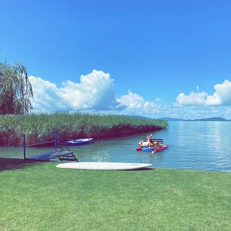 Balaton A Kertben - Balaton In The Garden - Beachfront With Beautiful View, Private