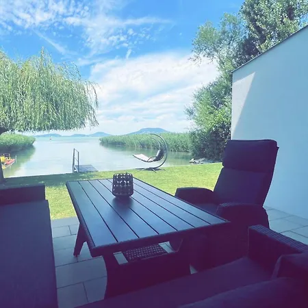 Balaton A Kertben - Balaton In The Garden - Beachfront With Beautiful View, Private *