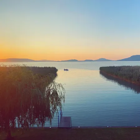 Balaton A Kertben - Balaton In The Garden - Beachfront With Beautiful View, Private Balatonfenyves