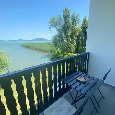 Feriehus Balaton A Kertben - Balaton In The Garden - Beachfront With Beautiful View, Private Balatonfenyves