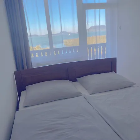 Balaton A Kertben - Balaton In The Garden - Beachfront With Beautiful View, Private Ferienhaus *
