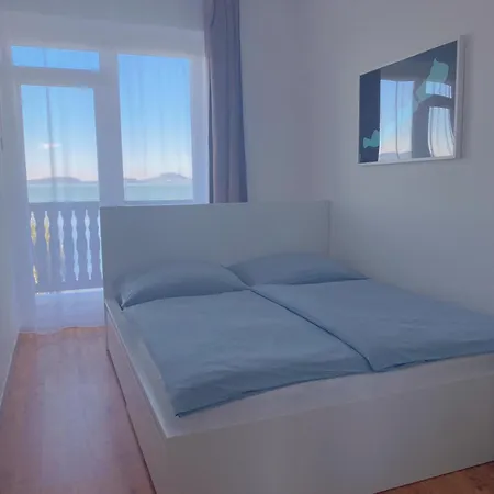 Casa de Férias Balaton A Kertben - Balaton In The Garden - Beachfront With Beautiful View, Private *