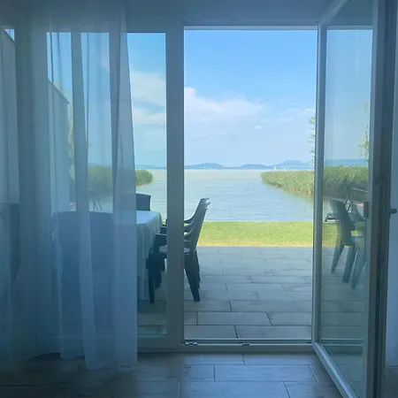 Balaton A Kertben - Balaton In The Garden - Beachfront With Beautiful View, Private Ferienhaus *