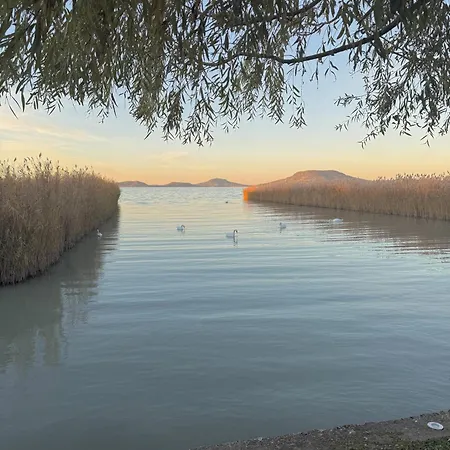 Balaton A Kertben - Balaton In The Garden - Beachfront With Beautiful View, Private Ferienhaus Balatonfenyves