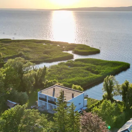 Balaton A Kertben - Balaton In The Garden - Beachfront With Beautiful View, Private Ferienhaus *
