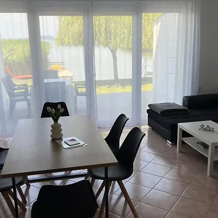 Dom wakacyjny Balaton A Kertben - Balaton In The Garden - Beachfront With Beautiful View, Private Balatonfenyves