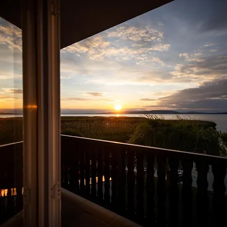 Tatil Evi Balaton A Kertben - Balaton In The Garden - Beachfront With Beautiful View, Private *