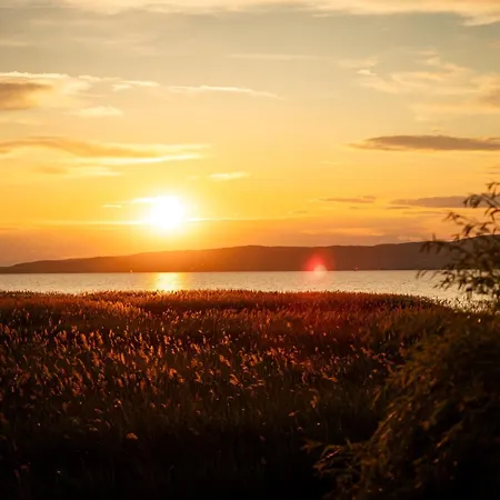 Balaton A Kertben - Balaton In The Garden - Beachfront With Beautiful View, Private * Balatonfenyves