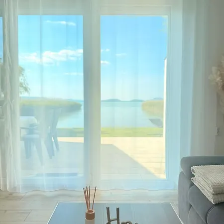 Casa de Férias Balaton A Kertben - Balaton In The Garden - Beachfront With Beautiful View, Private *