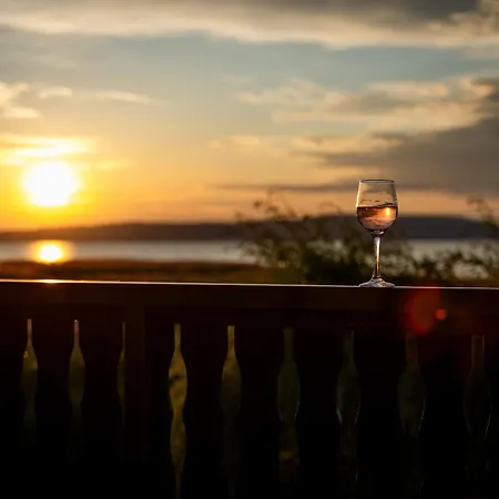 Balaton A Kertben - Balaton In The Garden - Beachfront With Beautiful View, Private *
