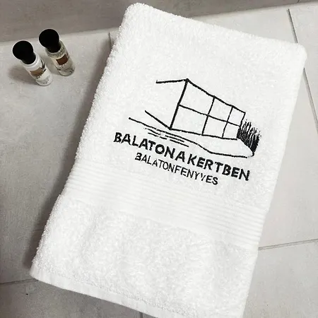 Balaton A Kertben - Balaton In The Garden - Beachfront With Beautiful View, Private Tatil Evi