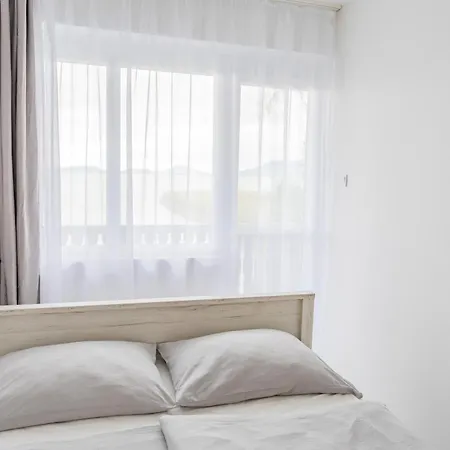 Balaton A Kertben - Balaton In The Garden - Beachfront With Beautiful View, Private Tatil Evi Balatonfenyves