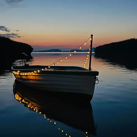 Balaton A Kertben - Balaton In The Garden - Beachfront With Beautiful View, Private * 발라톤페니베스