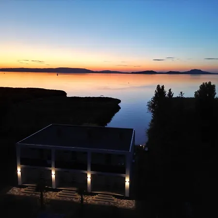 Balaton A Kertben - Balaton In The Garden - Beachfront With Beautiful View, Private Vakantiehuis