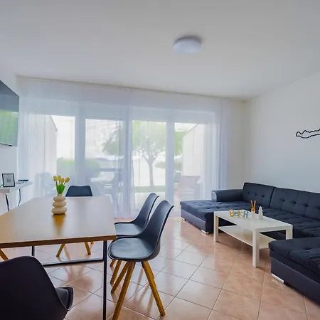 Balaton A Kertben - Balaton In The Garden - Beachfront With Beautiful View, Private Ferienhaus