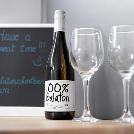 Casa de Férias Balaton A Kertben - Balaton In The Garden - Beachfront With Beautiful View, Private Balatonfenyves