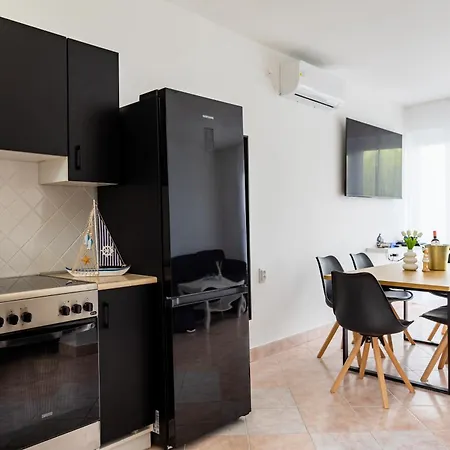 Balaton A Kertben - Balaton In The Garden - Beachfront With Beautiful View, Private Ferienhaus