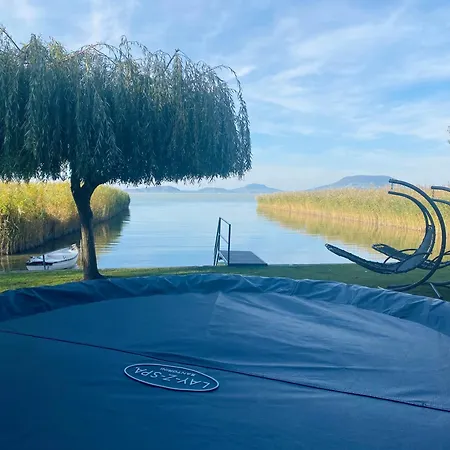 Balaton A Kertben - Balaton In The Garden - Beachfront With Beautiful View, Private * 발라톤페니베스