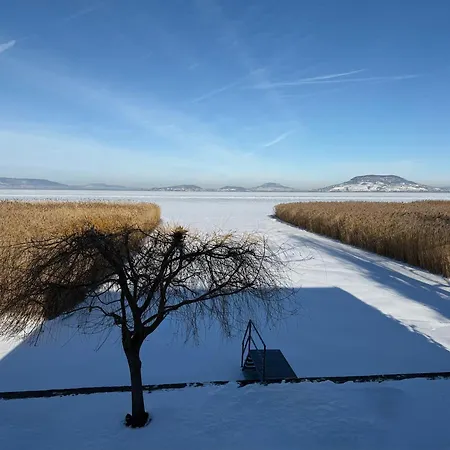 Balaton A Kertben - Balaton In The Garden - Beachfront With Beautiful View, Private Vakantiehuis