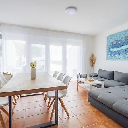 Holiday home Balaton A Kertben - Balaton In The Garden - Beachfront With Beautiful View, Private Balatonfenyves