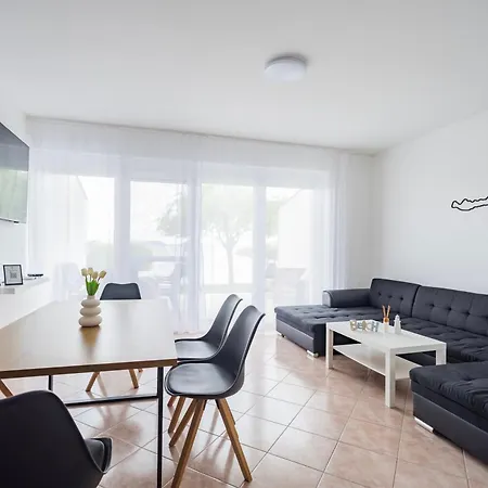 Balaton A Kertben - Balaton In The Garden - Beachfront With Beautiful View, Private Holiday home *