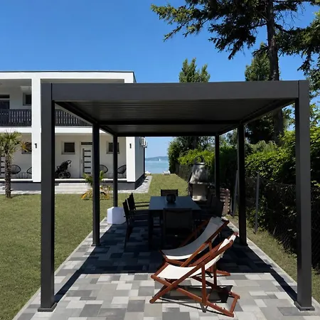 Balaton A Kertben - Balaton In The Garden - Beachfront With Beautiful View, Private Holiday home *