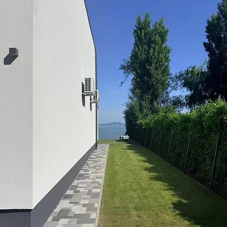 Holiday home Balaton A Kertben - Balaton In The Garden - Beachfront With Beautiful View, Private Balatonfenyves