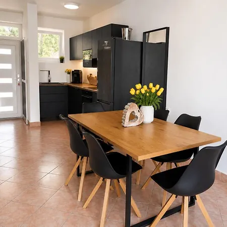 Holiday home Balaton A Kertben - Balaton In The Garden - Beachfront With Beautiful View, Private Balatonfenyves