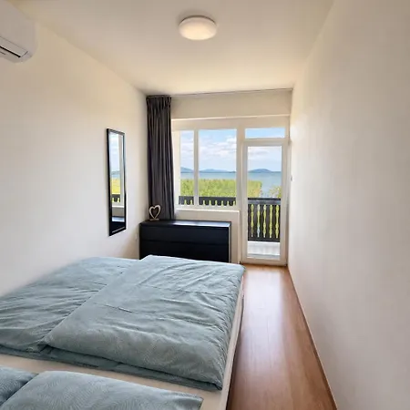 Balaton A Kertben - Balaton In The Garden - Beachfront With Beautiful View, Private *