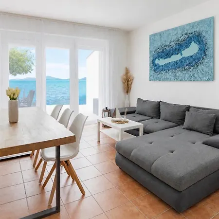 Balaton A Kertben - Balaton In The Garden - Beachfront With Beautiful View, Private *