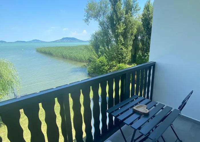 Hébergement de vacances Balaton A Kertben - Balaton In The Garden - Beachfront With Beautiful View, Private Balatonfenyves