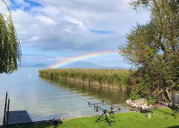 Hébergement de vacances Balaton A Kertben - Balaton In The Garden - Beachfront With Beautiful View, Private Balatonfenyves