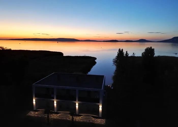 Balaton A Kertben - Balaton In The Garden - Beachfront With Beautiful View, Private Hébergement de vacances