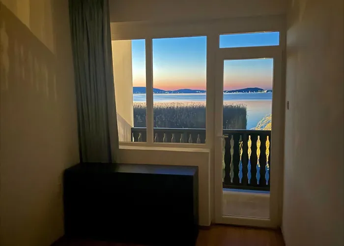 Balaton A Kertben - Balaton In The Garden - Beachfront With Beautiful View, Private * Balatonfenyves