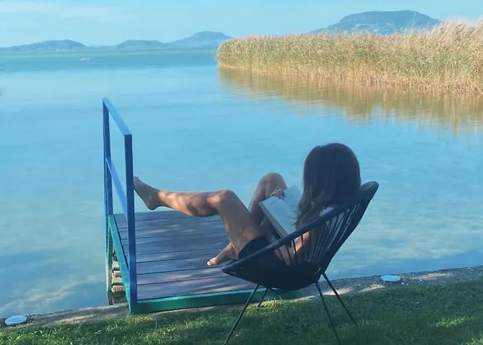 Hébergement de vacances Balaton A Kertben - Balaton In The Garden - Beachfront With Beautiful View, Private Balatonfenyves
