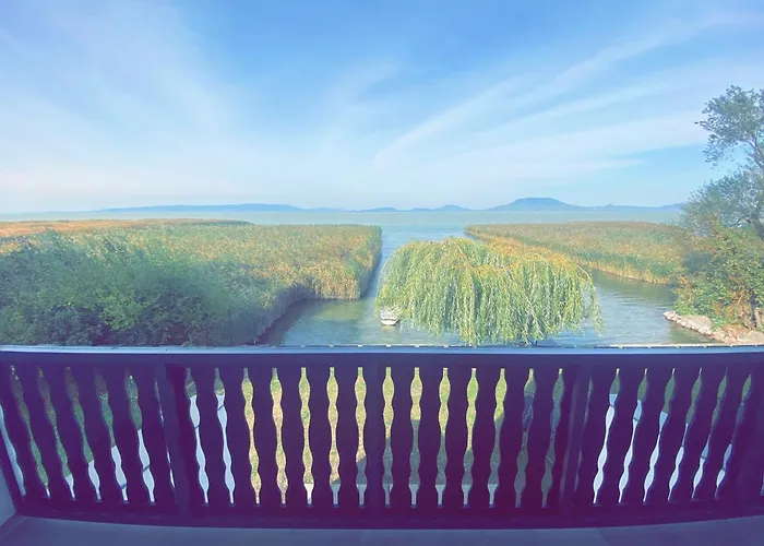 Hébergement de vacances Balaton A Kertben - Balaton In The Garden - Beachfront With Beautiful View, Private