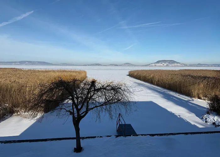 Balaton A Kertben - Balaton In The Garden - Beachfront With Beautiful View, Private Hébergement de vacances